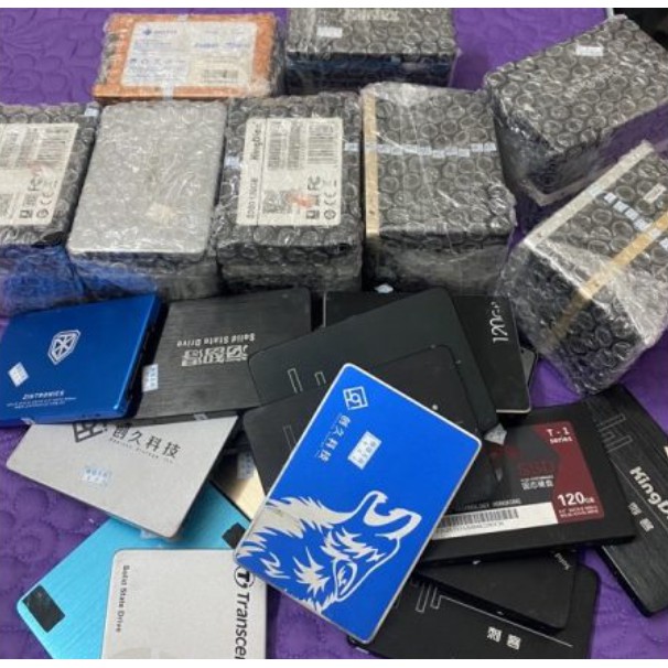 Ổ cứng ssd 120gb cũ bh 1 tháng, đã test good/bao test 3 ngày không ưng trả lại
