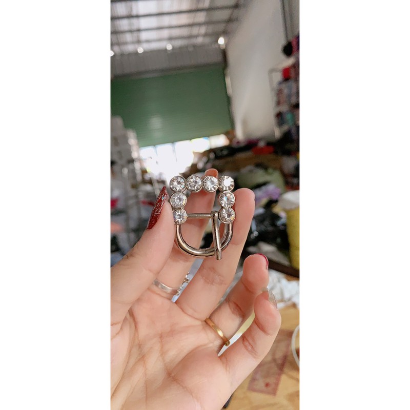 Chốt trang trí đính đá sang trọng