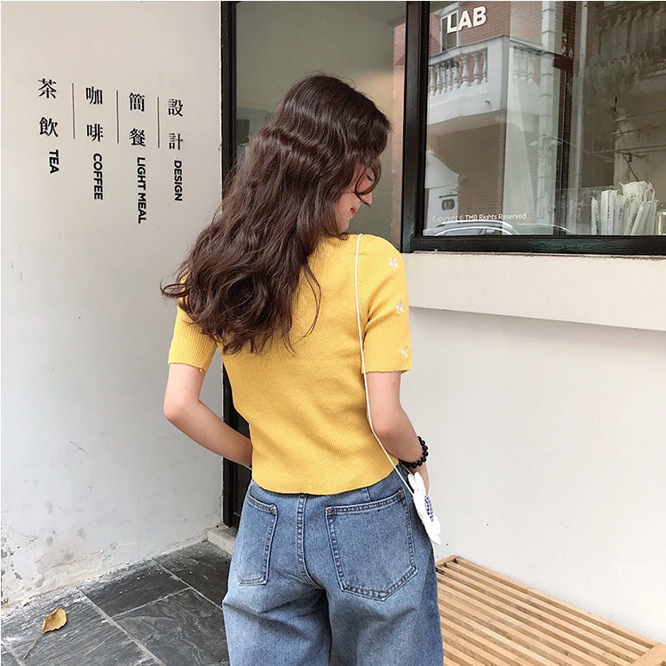 AMOI Áo Thun Dệt Kim Tay Ngắn Cổ Chữ V Thêu Hoa Phối Dây Rút Thời Trang 2022 Cho Nữ