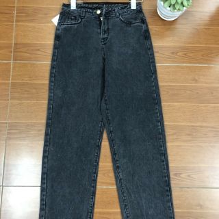 Quần jeans nữ  ống suông..