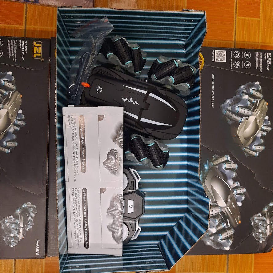 Xe ô tô nhào lộn điều khiển từ xa đồ chơi trẻ em có đèn sáng xoay 360 độ sử dụng pin sạc