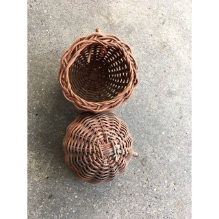 2 chiếc giỏ mây đựng thức ăn cho chim