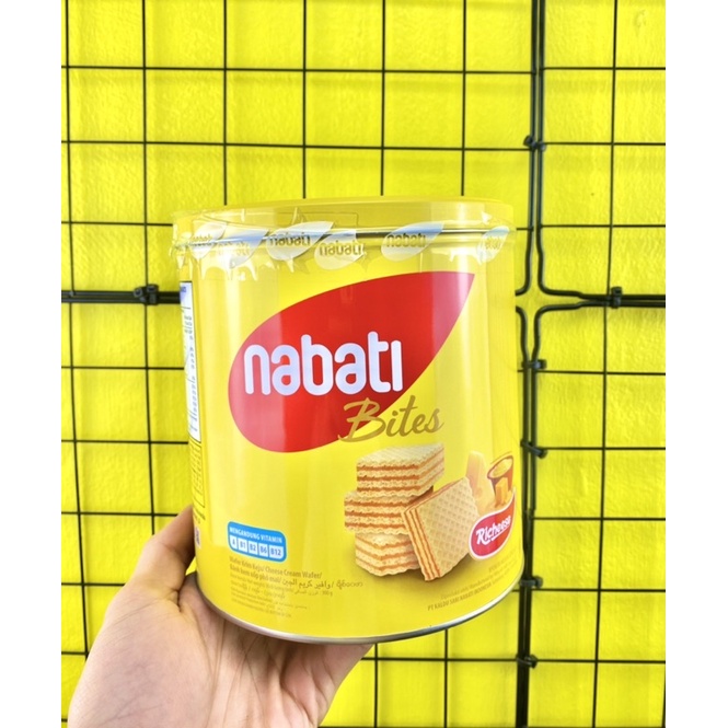 Bánh kem xốp phô mai Nabati Bites Cheese Cream Wafer hộp thiếc 300g