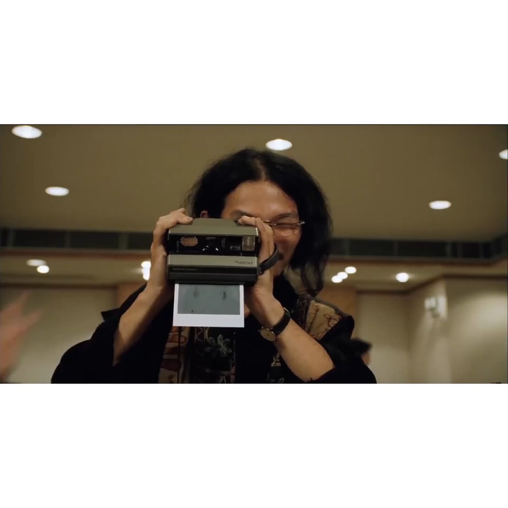 Máy ảnh cổ trong phim Châu Tinh Trì Polaroid Spectra