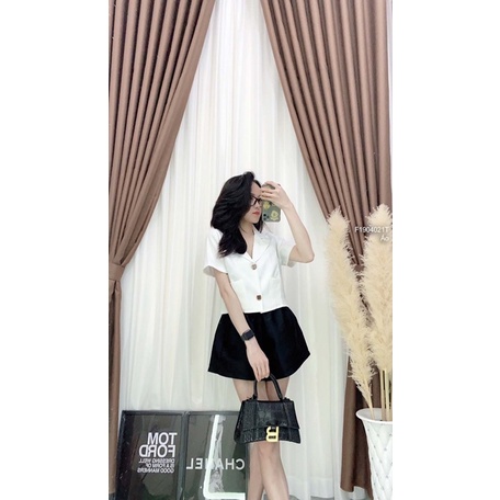 Áo croptop cổ vest phối hai túi