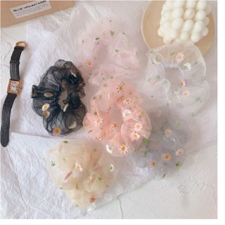 Cột tóc SCRUNCHIES lưới in hoa cúc