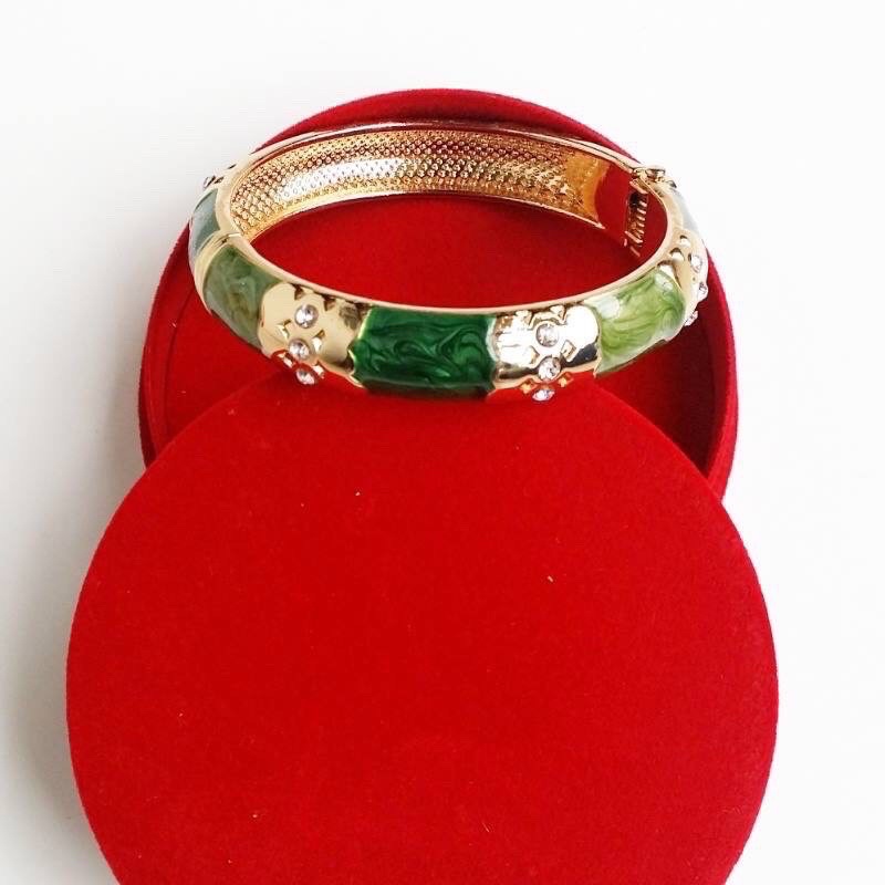 Còng Pháp Lam Đính Đá Pha Lê Sang Trọng