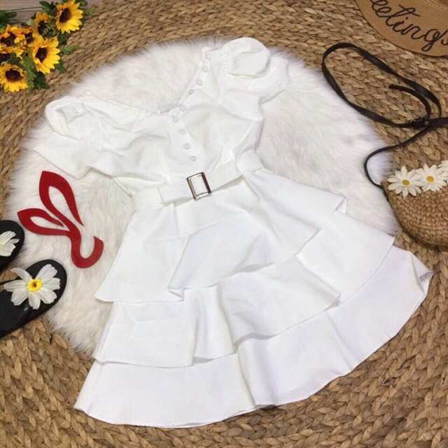 ( sale 🆘🆘🆘)Đầm nút bọc cổ v