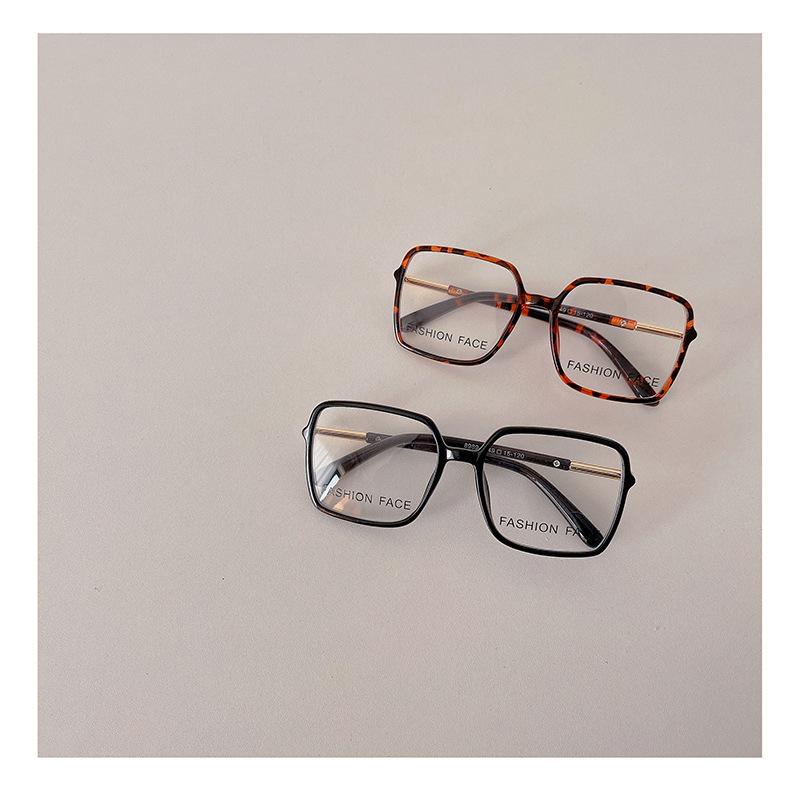 Kính mát gọng vuông thời trang cho bé