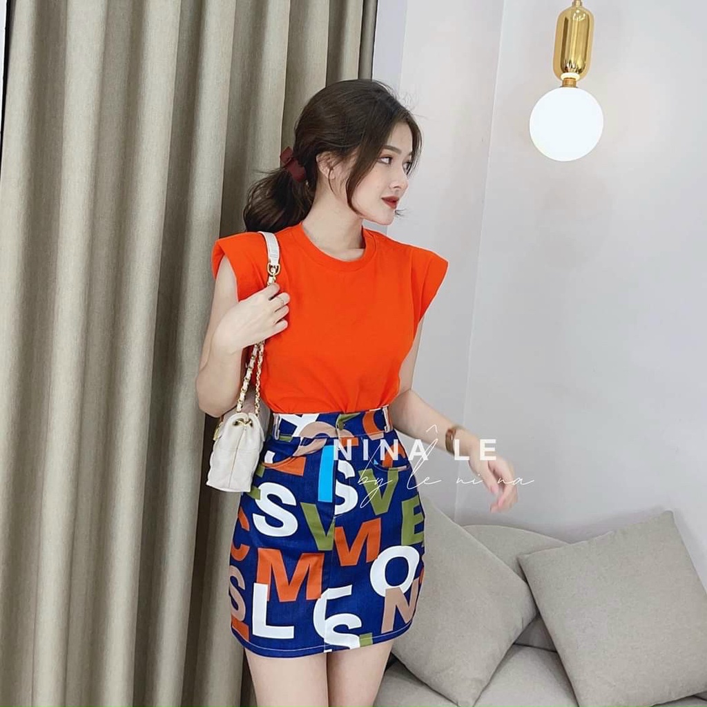 Sét bộ áo tay ngắn cánh dơi phối với chân váy họa tiết chữ vô cùng độc đáo - Winchois