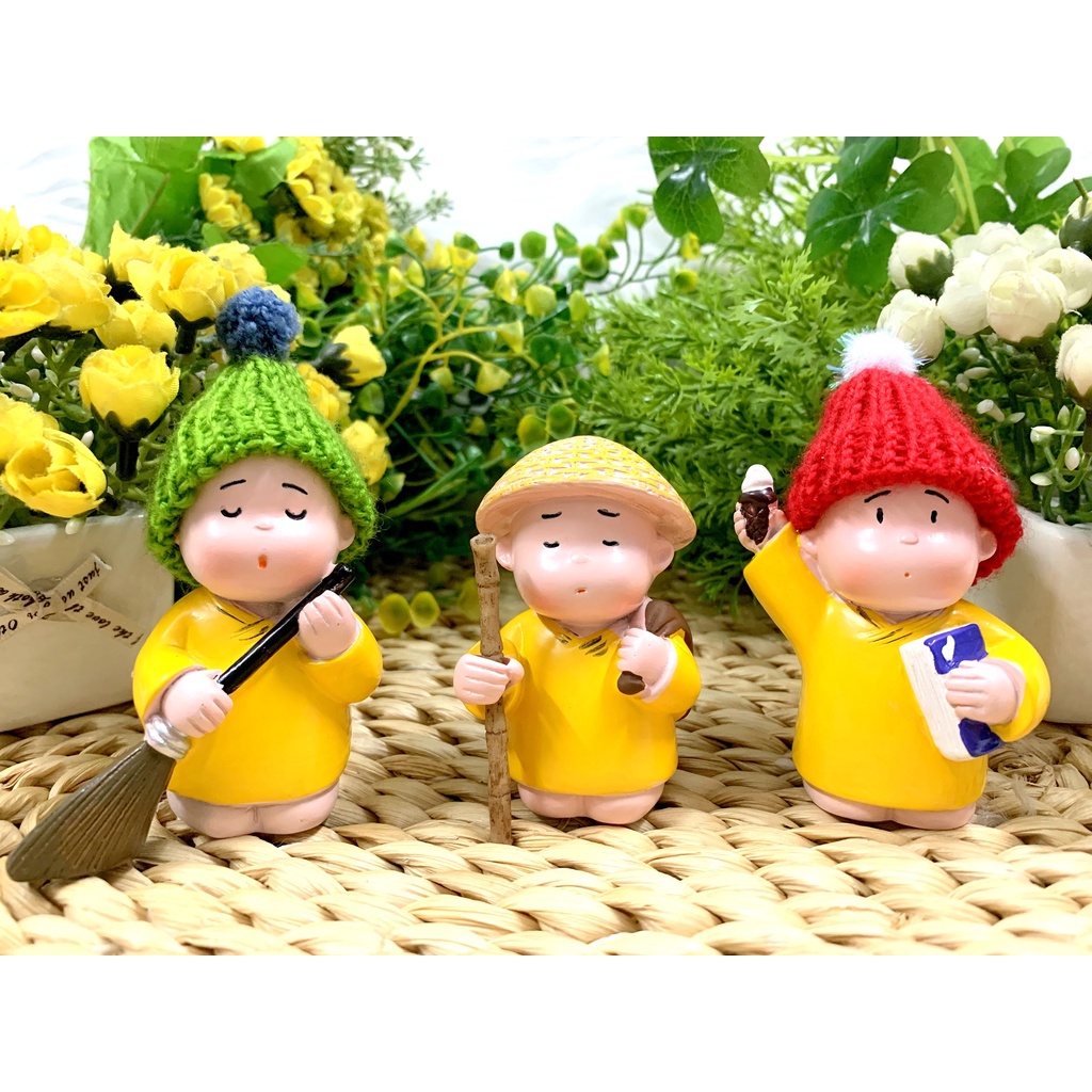 Bộ 4 Tượng Chú Tiểu Áo Vàng đội nón len