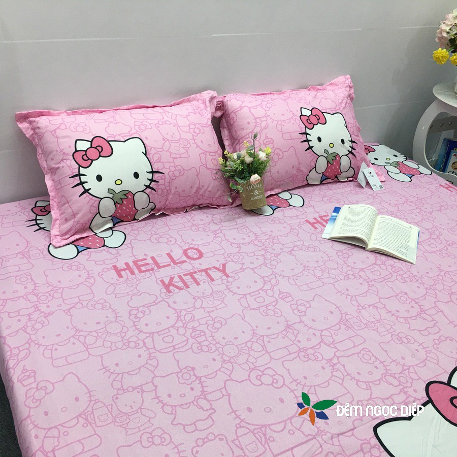 Ga giường SUMOI kèm 2 vỏ gối 45x65 bọc đệm 1m2 1m6 1m8 hoặc 2m2 mẫu kitty hồng ôm dâu