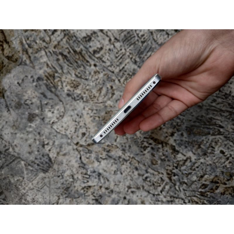 Điện thoại giá rẻ Huawei Mate 8 - Ram 4G/64G - Chip Kirin 950