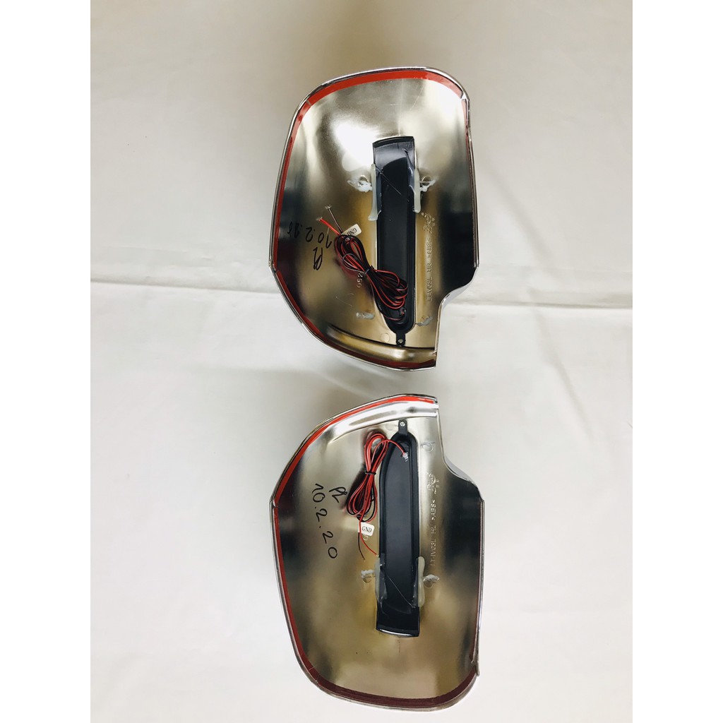 Ốp gương chiếu hậu Toyota Innova 2009-2015 loại có đèn xi nhan