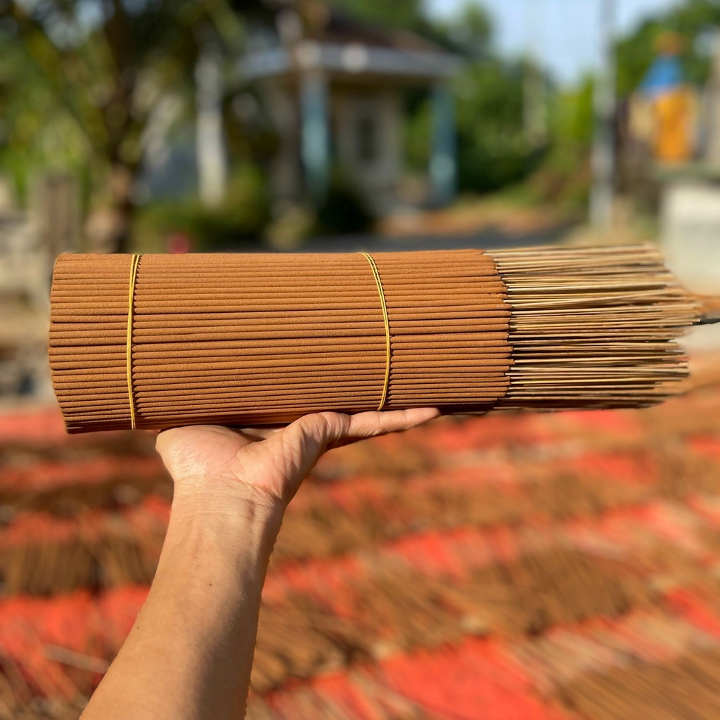 Nhang Quế Quảng Ngãi bó 1kg hơn 500 cây nhang, chiều dài 40cm hoặc 30cm, tiết kiệm hơn, dễ chịu hơn