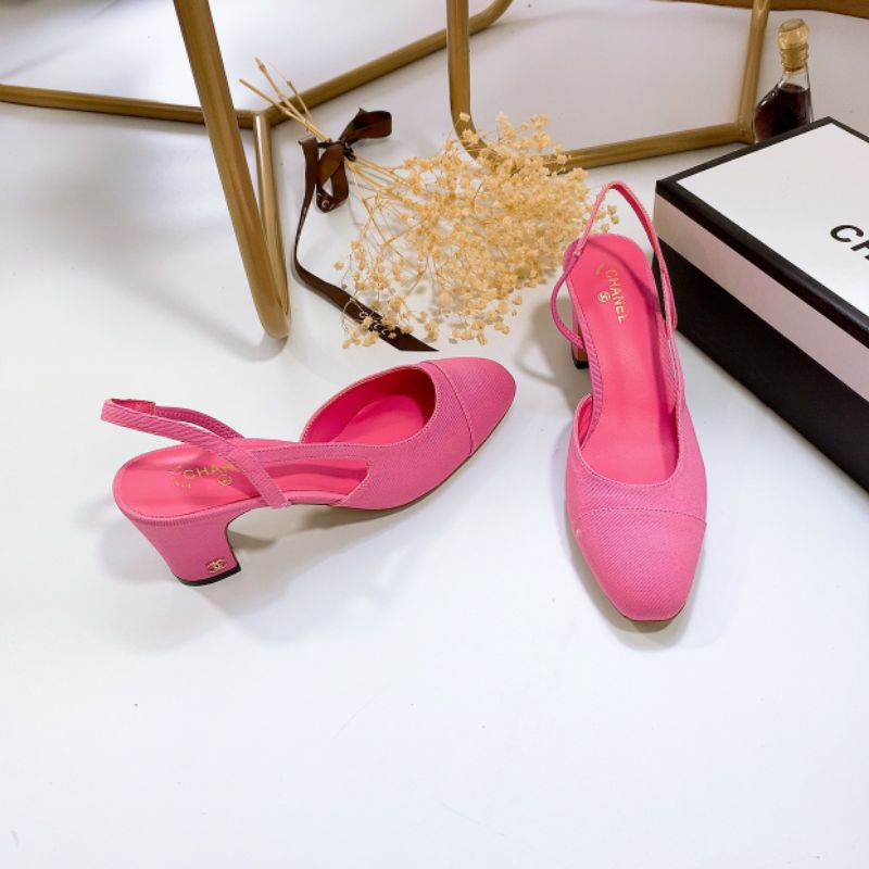 Giày Chanell mũi tròn hở gót chất vải demi hồng