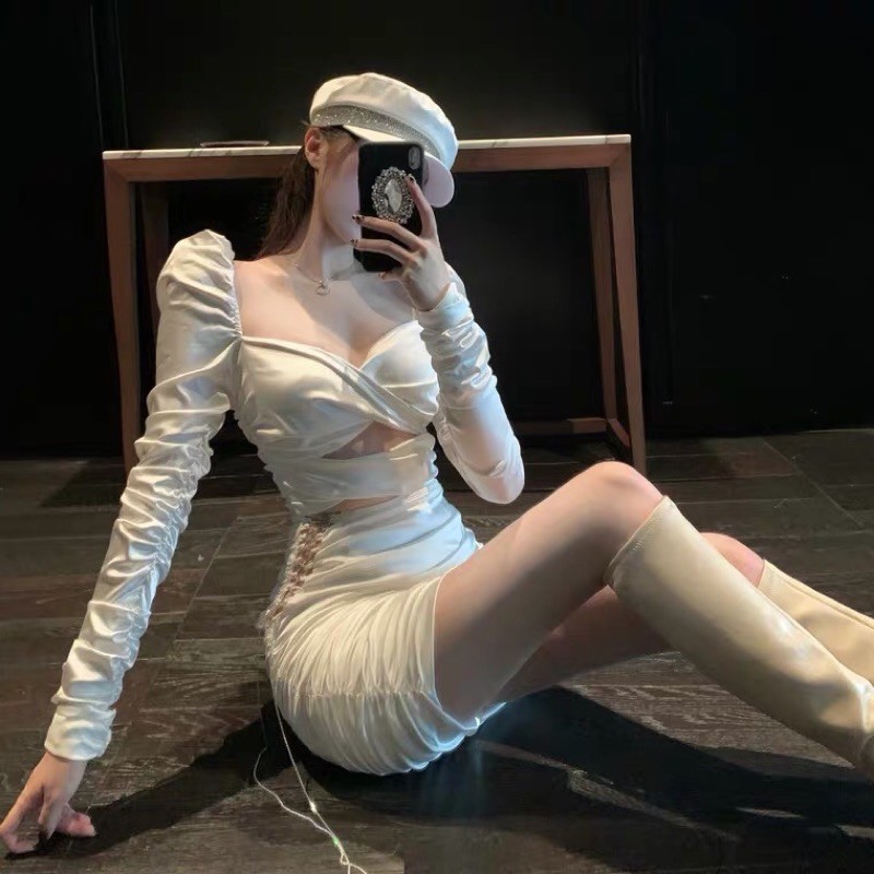 Đầm xẻ eo dự tiệc.