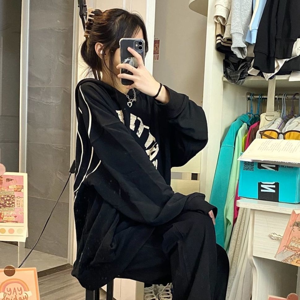 Áo hoodie dáng rộng in họa tiết trái tim phối túi cá tính trẻ trung dành cho nữ