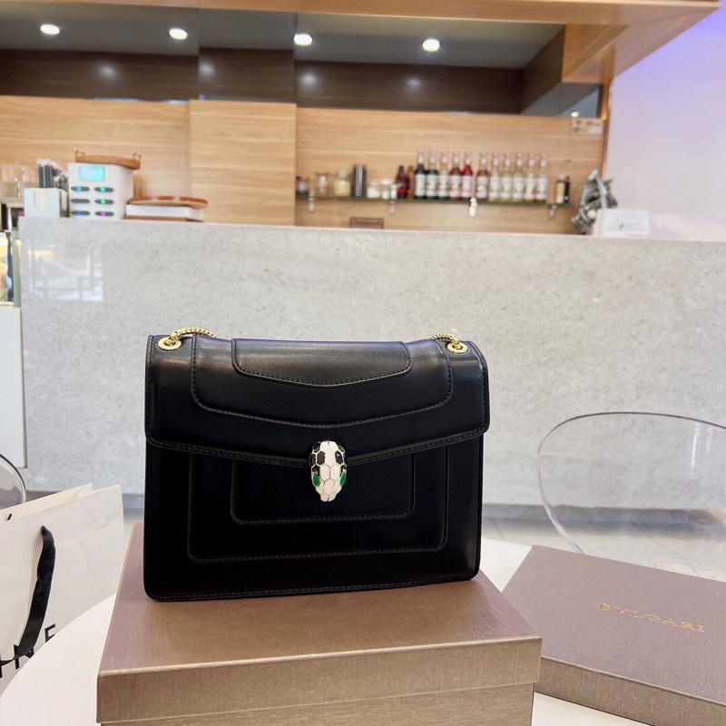 Túi xách BVLGARI đầu rắn cực đẹp, tinh xảo.