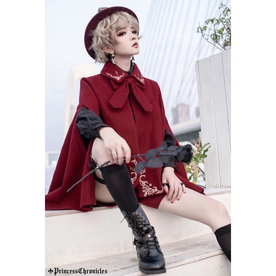 YAS0638-Áo choàng len hoàng giá thêu chỉ vàng