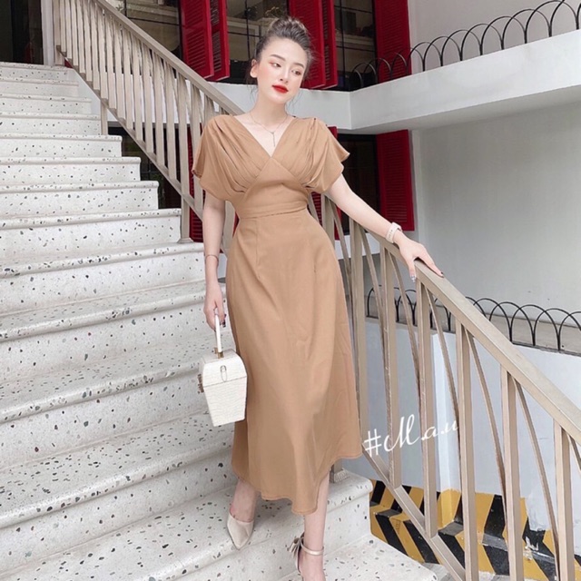 Đầm xoè cổ v Hy Lạp
