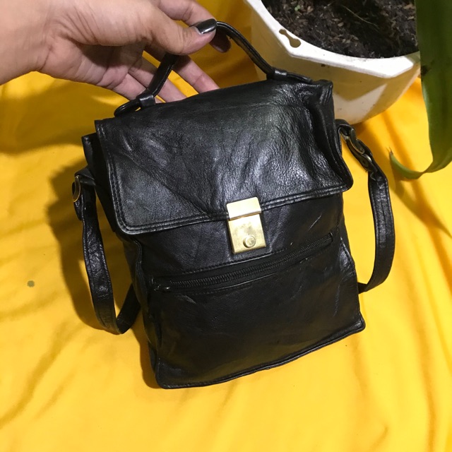 Tuia xách đeo chéo