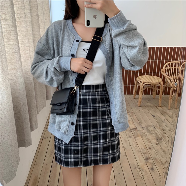 Chân váy chữ A lưng cao họa tiết kẻ sọc thời trang | BigBuy360 - bigbuy360.vn