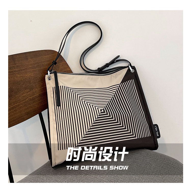 Túi đeo chéo vai bằng vải nylon thời trang dành cho nữ 2021