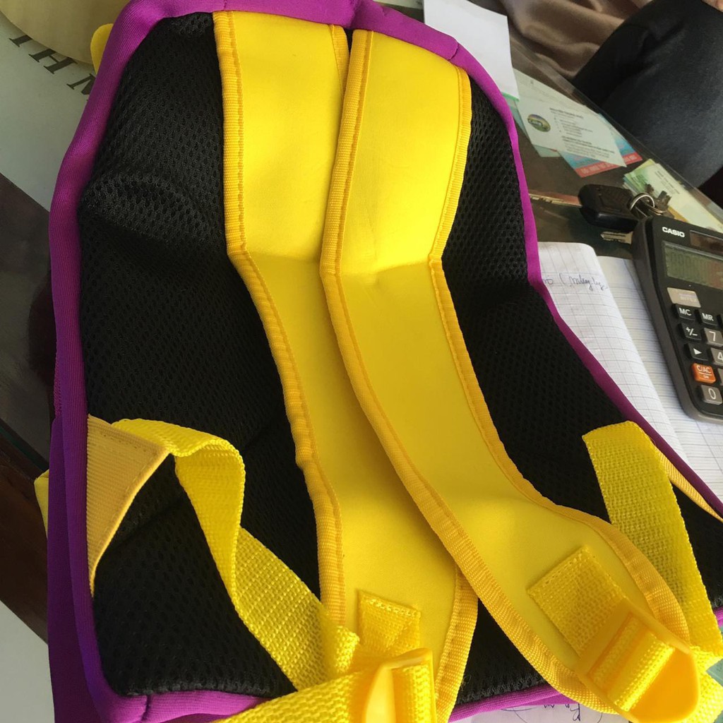 Balo khủng long cho bé mầm non nhí đang yêu