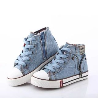 Giày bata trai gái đều mang được