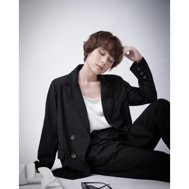 HY Basic Áo blazer free size đơn với 4 khuy và túi mổ 2 bên thích hợp cho mọi cô nàng công sở cá tính | BigBuy360 - bigbuy360.vn