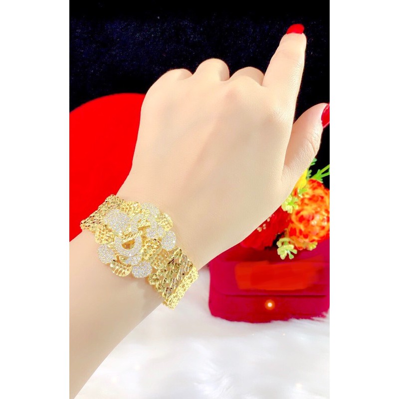 Lắc tay nữ màu vàng 18 cao cấp mẫu mới về