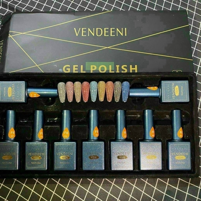 set nhũ plas 9 chai là dòng sơn gel loại nhũ kim tuyến siêu nhuyễn siêu sáng rất đẹp,thích hợp cho các thợ nail sử dụng