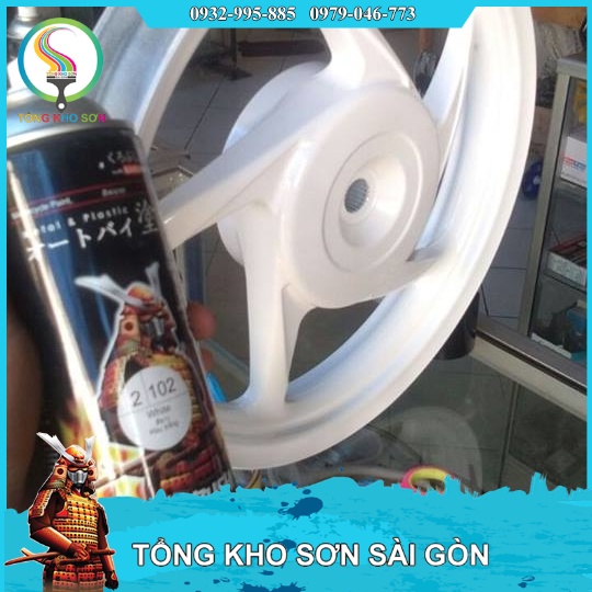Bình sơn xịt Samurai màu Trắng White 102  Dung tích chai xit 400 ml dùng cho xe máy