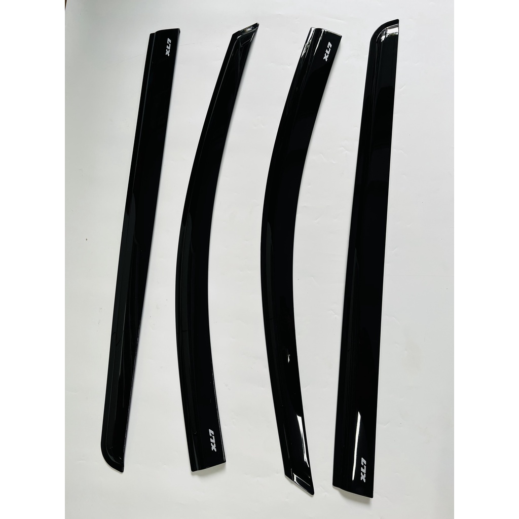 Vè che mưa dành cho Suzuki XL7 đen Thái