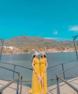 Đầm maxi vàng đỏ phối lưới ngực