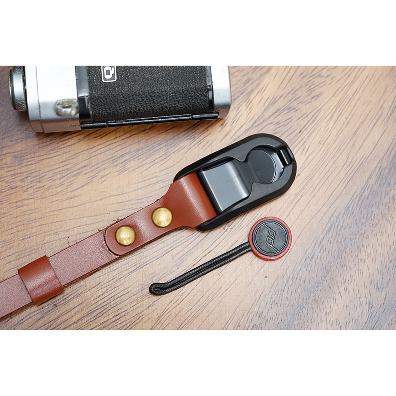 Dây Đeo Tay - Handstrap Máy Ảnh Da Bò Handmade Móc Peak Design Chính Hãng