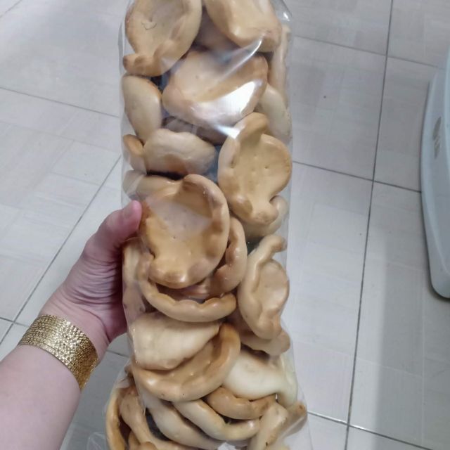 NỬA KÝ BÁNH TAY CÙI