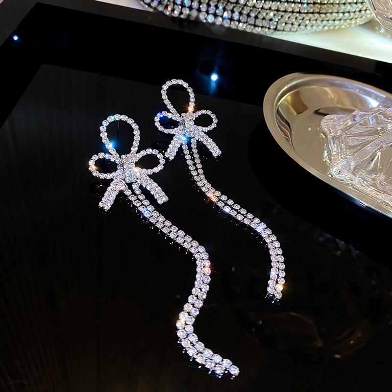 Bông Tai Dài Hình Nơ Đính Kim Cương Giả Sang Trọng