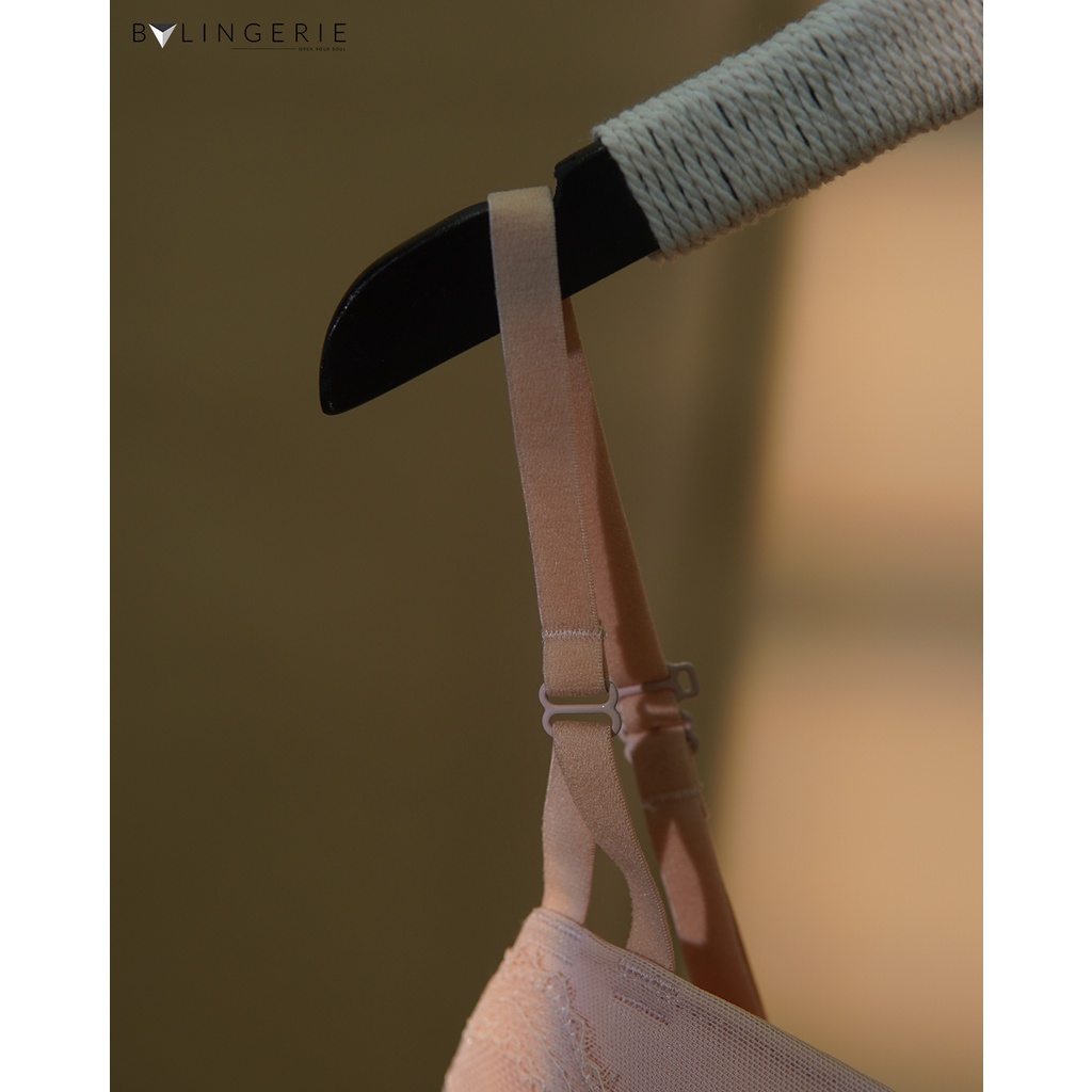 Bộ đồ lót ren nữ BY LINGERIE màu hồng nude có gọng mút độn dày B217 | BigBuy360 - bigbuy360.vn