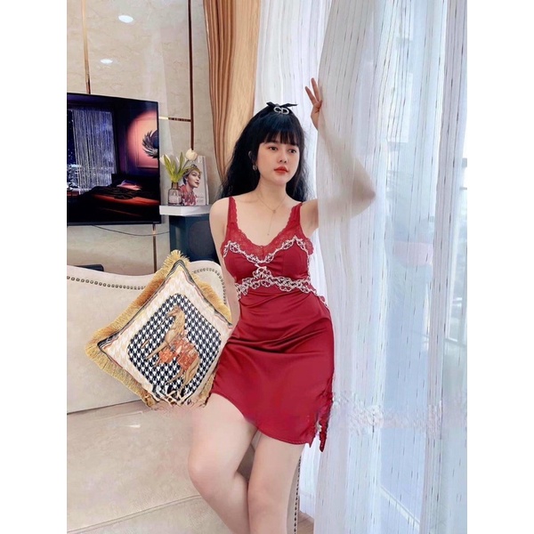 Váy ngủ lụa hai dây xẻ hông ren ngực lụa quảng châu cao cáp Đầm mặc nhà sexy quyến rũ
