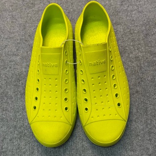 Giầy nhựa Native