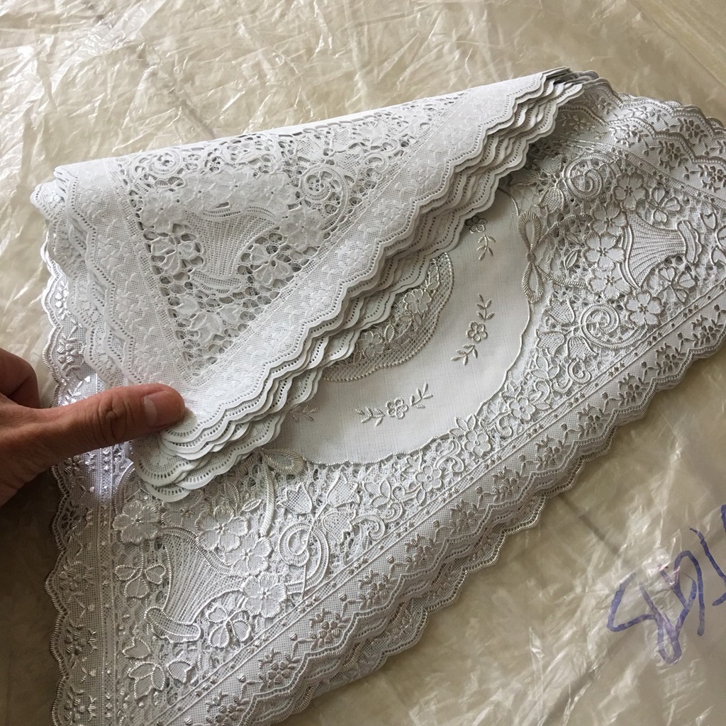 Khăn lót bình hoa hình tam giác nhũ bạc 40cm Towa Nhật Bản