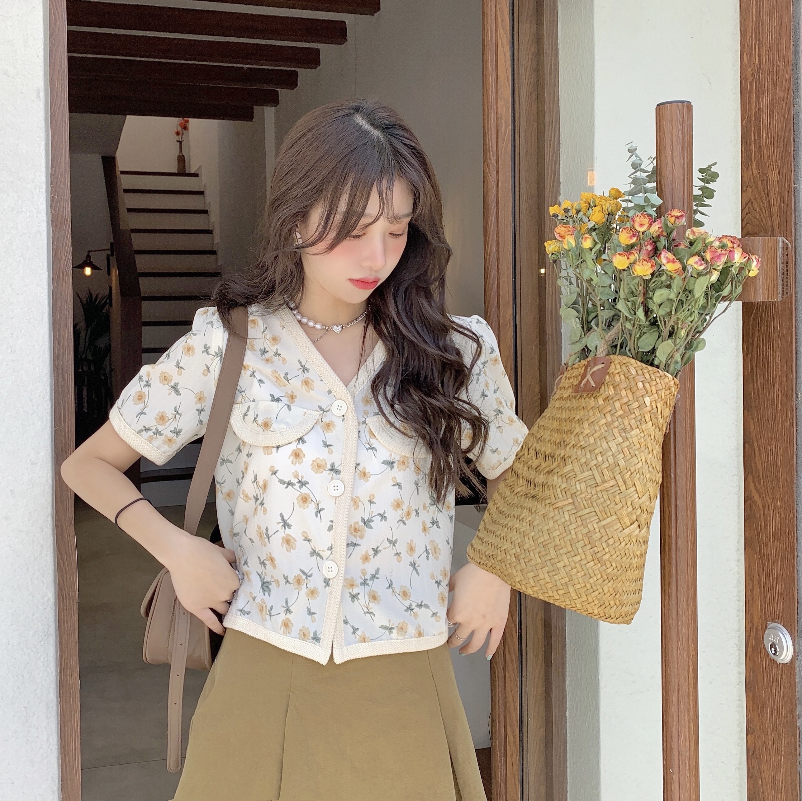 Áo Croptop Tay Ngắn Hoạ Tiết Hoa Đáng Yêu Theo Phong Cách Hàn Quốc | BigBuy360 - bigbuy360.vn