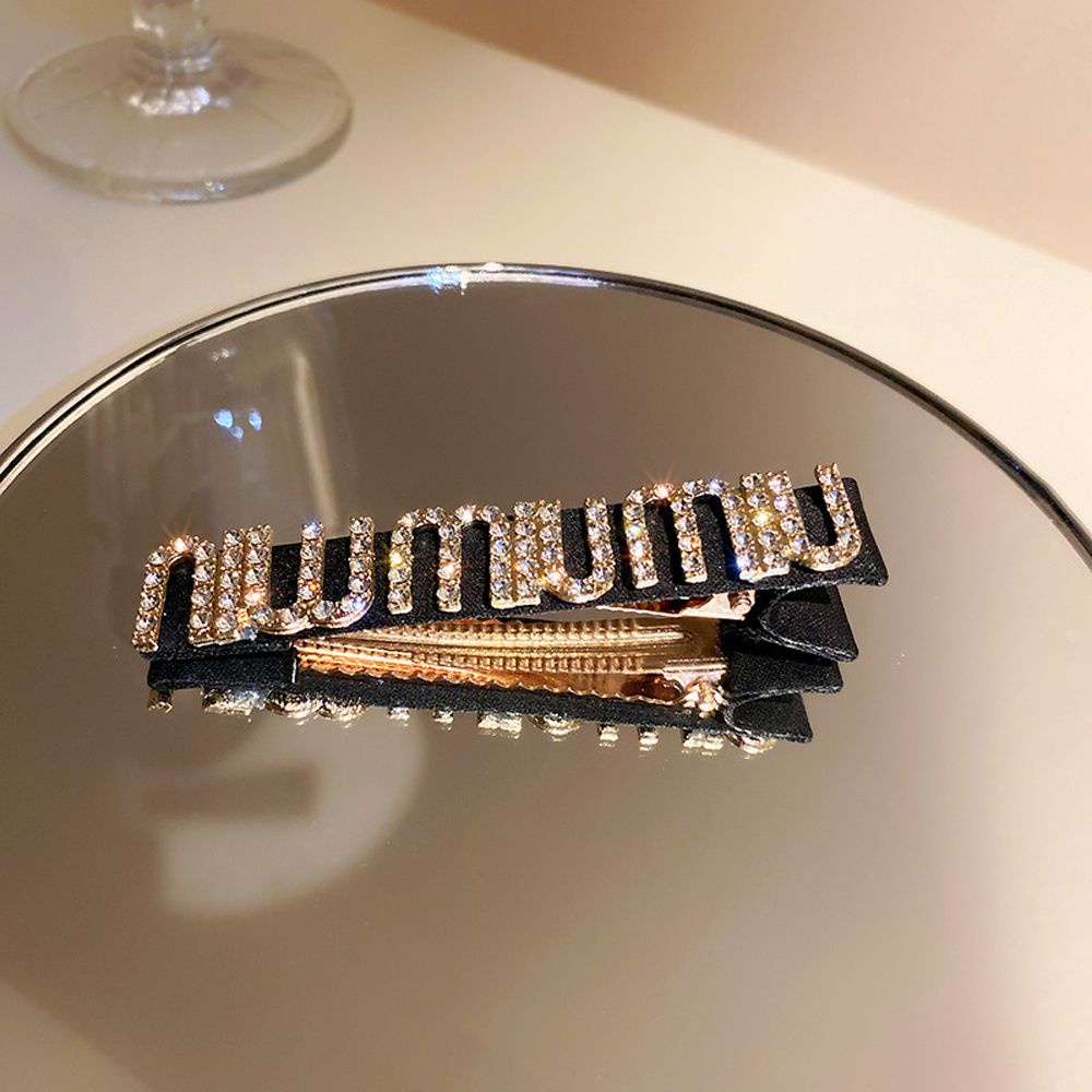 Băng Đô Cài Tóc Đính Ngọc Trai Chống Trượt In Chữ Kiểu Hàn Quốc Thanh Lịch Cho Nữ