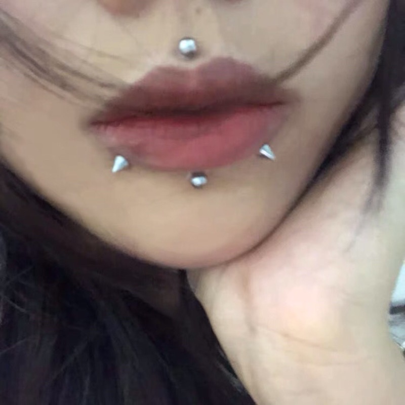 Khuyên môi / mũi / lông mày giả dán được mà không cần xỏ khuyên