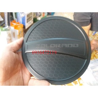 Ốp nắp bình xăng nhựa đen Cao cấp cho Xe Chevrolet Colorado đời 2015 - 2021
