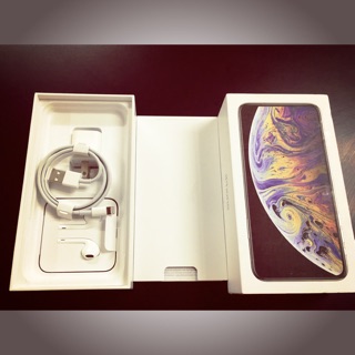 Hộp ,sạc,cáp ,tai nge chính hãng bóc máy iphone xs max