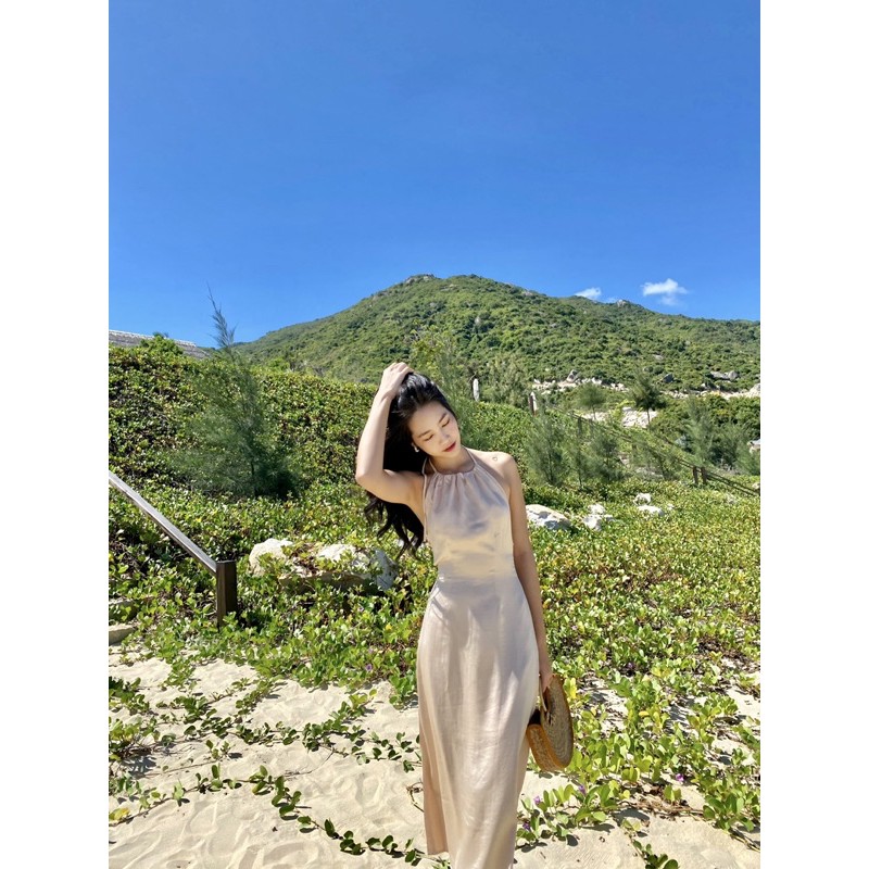 Đầm maxi cổ yếm hở lưng-lili | BigBuy360 - bigbuy360.vn