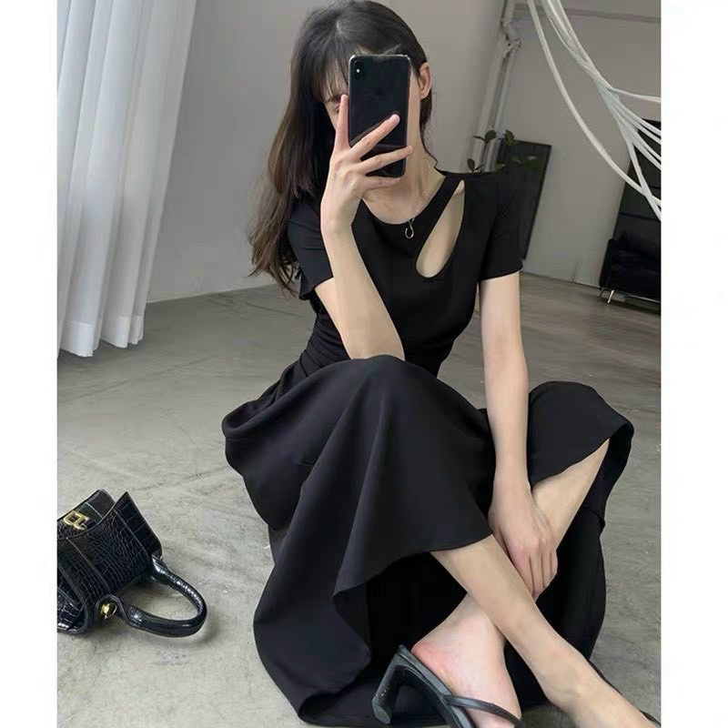 ĐẦM KHOÉT GIỌT NƯỚC BÊN